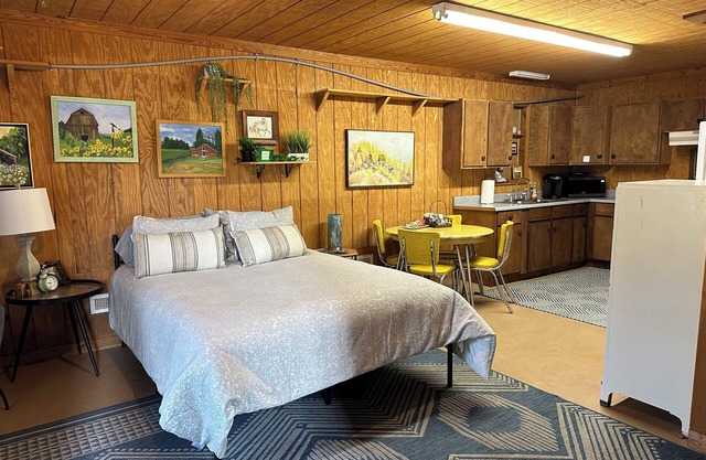 Delightful studio apartment located on Equestrian Estate.