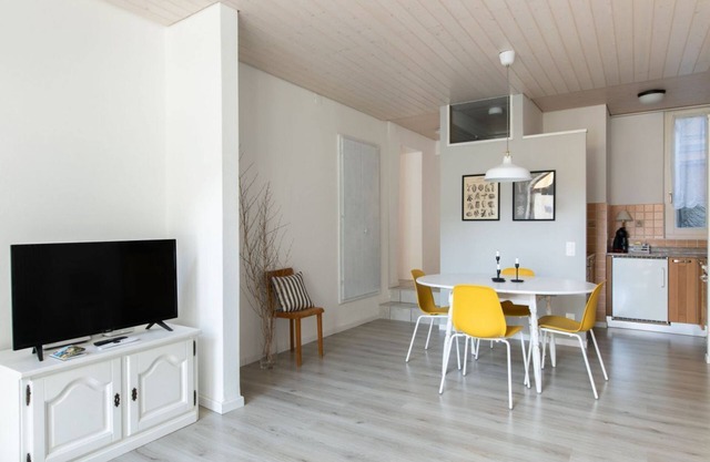 Delightful two-bedroom Apartment in a Picturesque Area (ROSE)