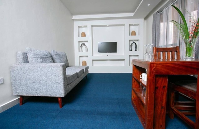 Deluxe - 1 Bedroom Ground Floor Apartment