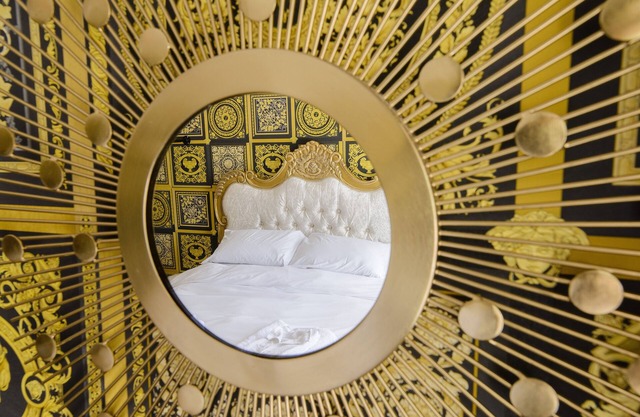 Deluxe 2 Bed Versace HotTub SkyTV