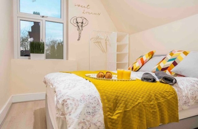 Deluxe 2-Bedroom Flat with Free parking