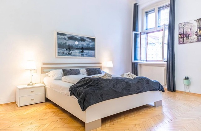Deluxe 3BR Apt Wiener Stadthalle