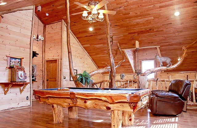 Deluxe 4-Bedroom Log Cabin