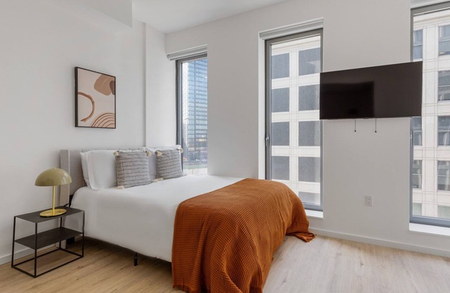 Deluxe Clinton Hill Studio w/Gym, Pool & W/D, nr Barclays, by Blueground