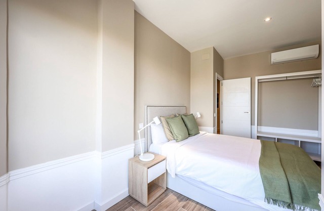 Deluxe double bed Glorieta Embajadores (Gl 5I)