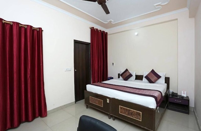 Deluxe Double Room -2 Adults + 1 Child - Hotel Ramida Suites At Delhi Airportnnn
