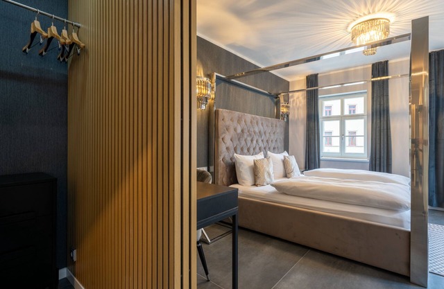Deluxe double room with private bathroom