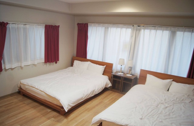 Deluxe family 2 double beds1 single bed separat - Room 302/Osaka Ōsaka
