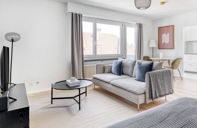 Deluxe Iselin 1 Room w/Storage, 1min to Local Market, by Blueground