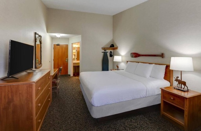 Deluxe King at Stoney Creek Inn Quincy