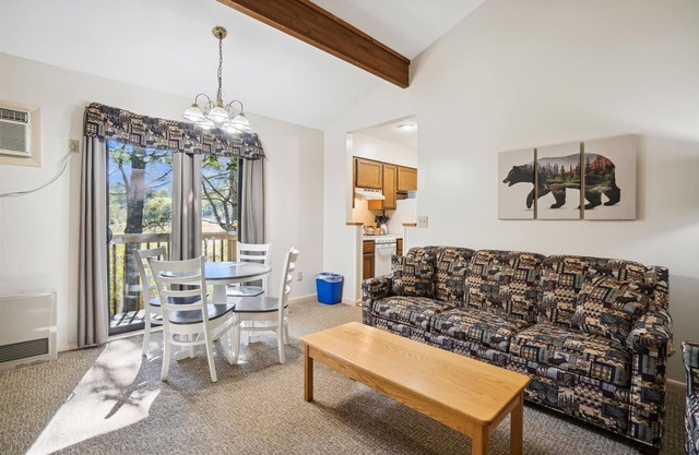 Deluxe One bedroom Queen Suite with outdoor heated pool 203