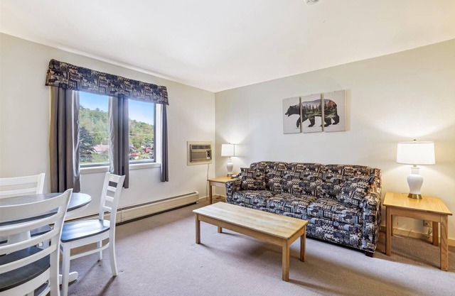 Deluxe one bedroom suite located on first floor with outdoor heated pool 11921