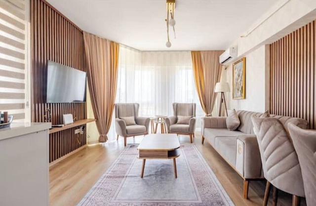 Deluxe One bedroom Suite 2 A/C Wifi Parking MAI21nn