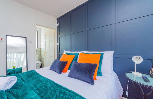 Deluxe Studio Annexe - En-Suite Shower - Heswall