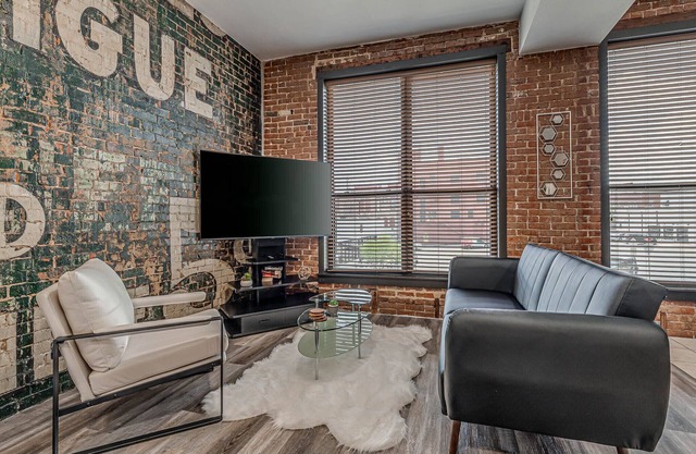 Deluxe Studio in Historic Downtown Building!