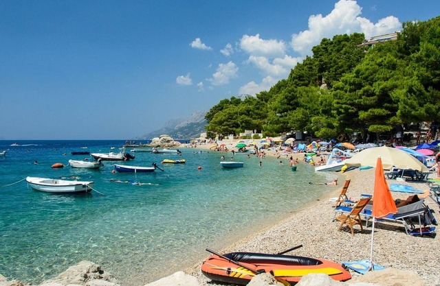 DELUXE Studio with POOL, near beach, ideally located between SPLIT & TROGIR!