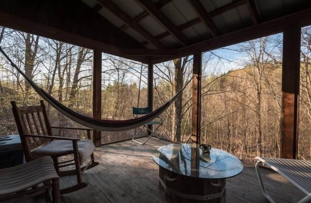 Deluxe Tree House 1 Hour from Toronto