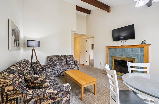 Deluxe Two Bedroom Suite on the 1st floor with outdoor heated pool 10304