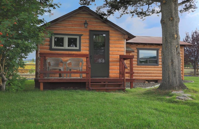 Denny Creek Cabin . Montana Hideaway
