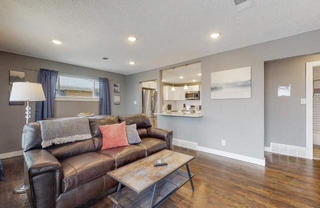 Denver 2 King Beds, Remodeled & Stylish Upper Unit