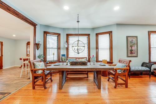 DePue Vacation Rental Less Than 1 Mi to the Lake!