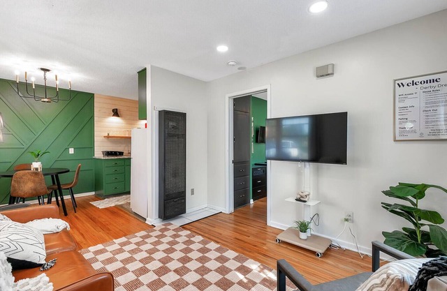 Derby Dream - Cozy King - Near Park!