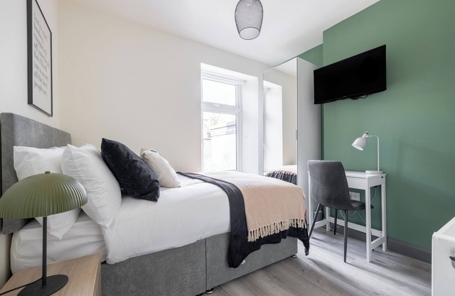 Derry City, Northern Ireland - City Rooms (Room 3)