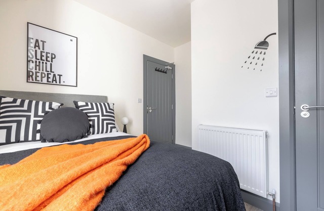 Derry City, Northern Ireland - City Rooms (Room 4)