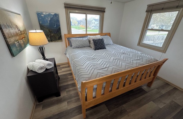 Des Moines Entire home 3 Bdms King; Queen; Twins quiet near High Trestle Trail