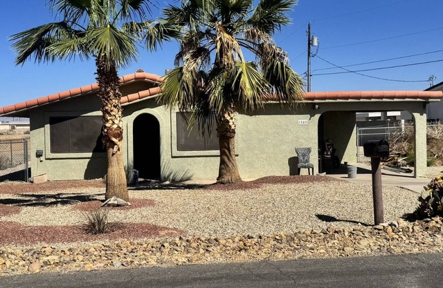 Desert Chic Havasu Home+XL Parking,Boat Rental, Fun Games & Lake View Fire Pit