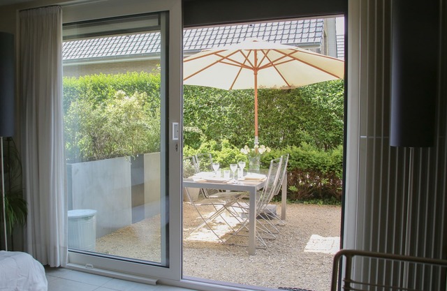 Design vacation studio, close to the sea with private garden, parking and bicycle storage