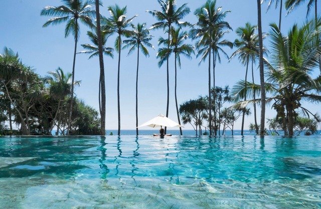 Design villa garden view beachfront fully staffed Infinity Pool
