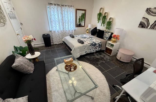 Designer 2 Rooms Modern Luxury Pad- 0 Cleaning Fee