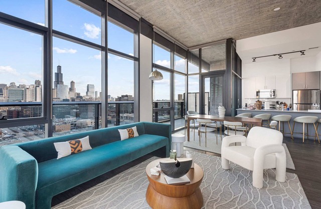 Designer 2BR in Walkable Fulton Market