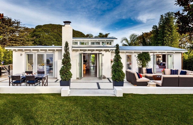 Designer Beach House, West Mesa Beach Arean2 min walk to beach stairs