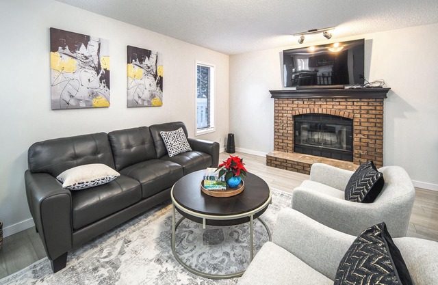 Designer Inspired Serene Home! 5BR/3.5BA/Garage/Fireplace