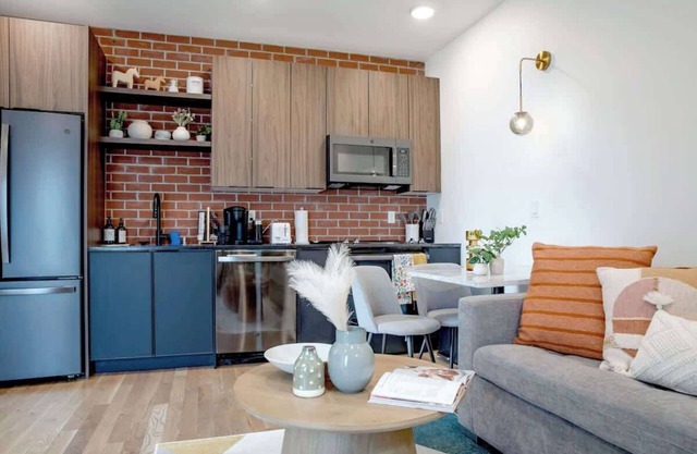 Designer Oasis 2BR Townhome @Capital Hill