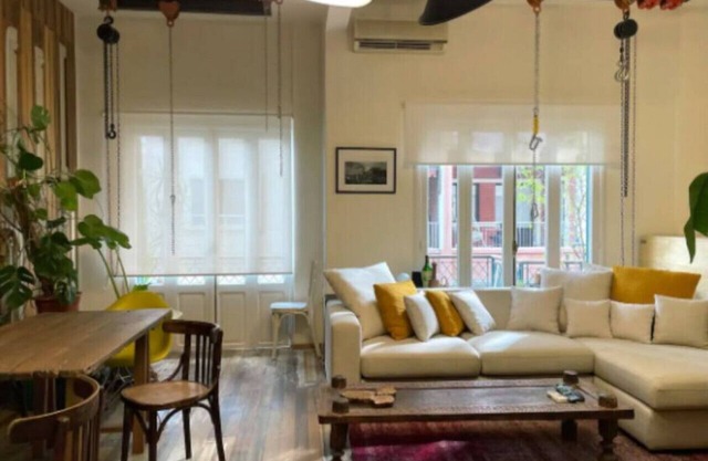 Designer’s 1BR apt in Gemmayzeh