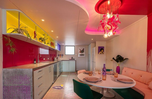 Designers dream apartment - views, pool & spa