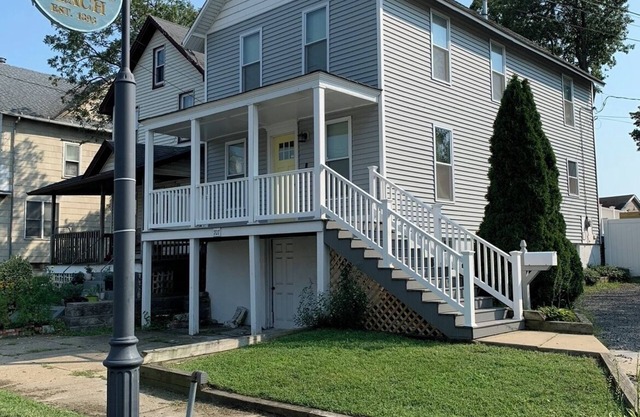 Desirable Beach House &nFull Backyard with 6 beachtags. Driveway fits 4 Cars!