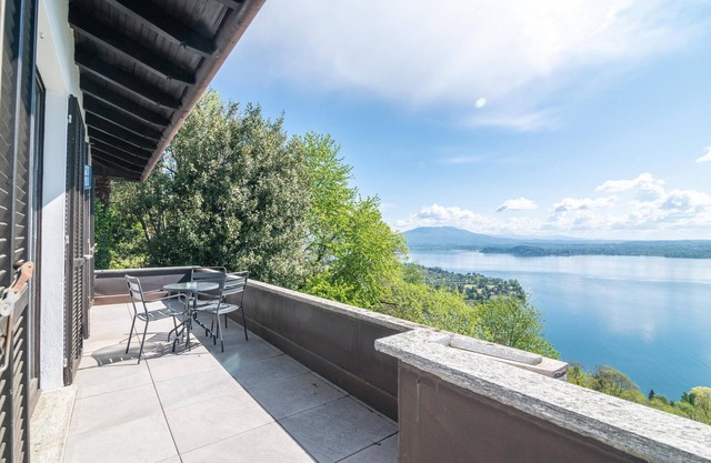 Despite having only a thousand inhabitants, the small Massino Visconti, situated on the gentle heights of the Vergante, is a well-known and famous village. It is located directly opposite Ranco on the lake above Lesa. The view is simply enviable.