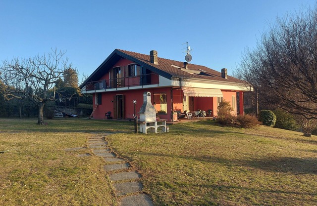 DETACHED APARTMENT IN SINGLE HOUSE