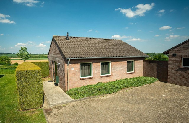 Detached bungalow, 8 km. of the Drielandenpunt