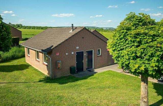 Detached bungalow, 8 km. of the Drielandenpunt