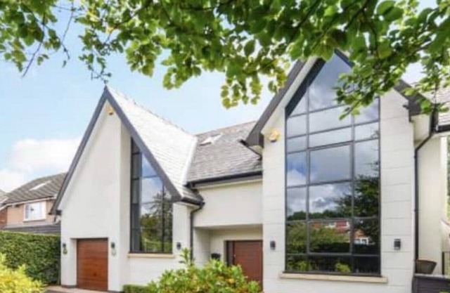 Detached Contemporary 5 Bedroom en-suite bedroom house