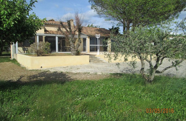 DETACHED COUNTRY HOUSE WEEKLY RENTAL PLOT 2400 M2 WOODED FENCED