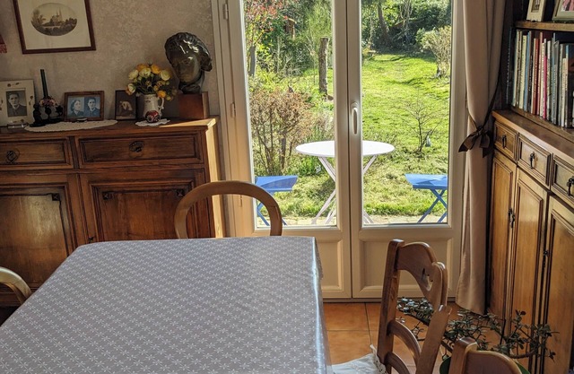 Detached gîte on private property on the edge of the Rambouillet forest.
