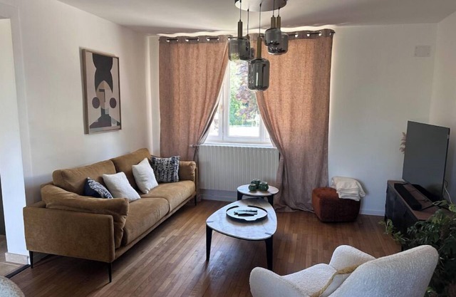 Detached house for 6 near the lake