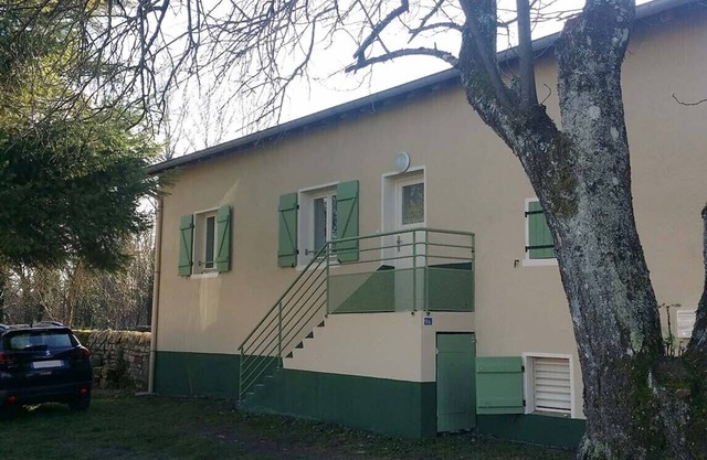 Detached house 1 bedroom, 1 bathroom, large enclosed garden and terrace