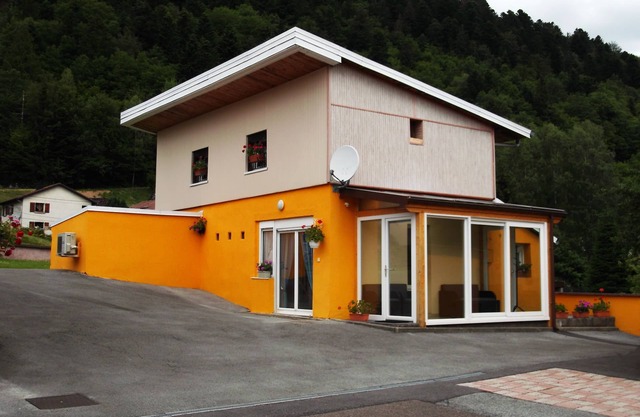 Detached house "Chez Jean-Yves" with veranda and garage